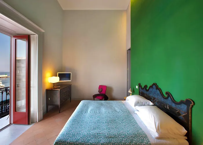 לינה וארוחת בוקר Marina Piccola 73 4*