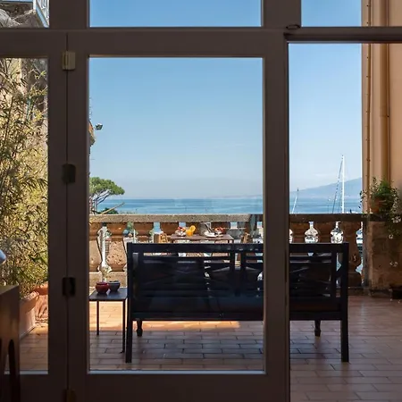 Marina Piccola 73 Bed & Breakfast 5*