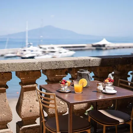 Marina Piccola 73 Bed & Breakfast 5*