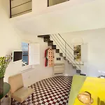 לינה וארוחת בוקר Marina Piccola 73 4*